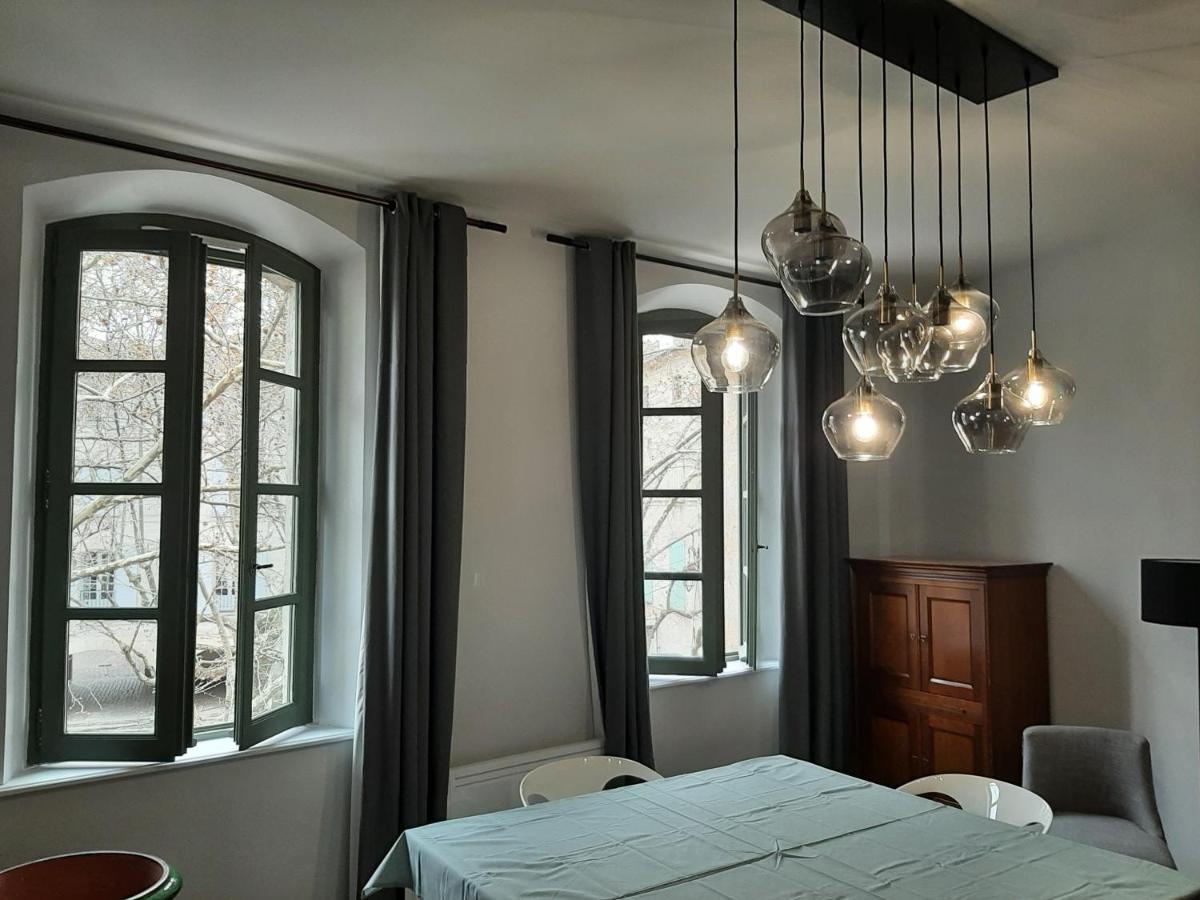 Une Chambre A Юзес Екстер'єр фото