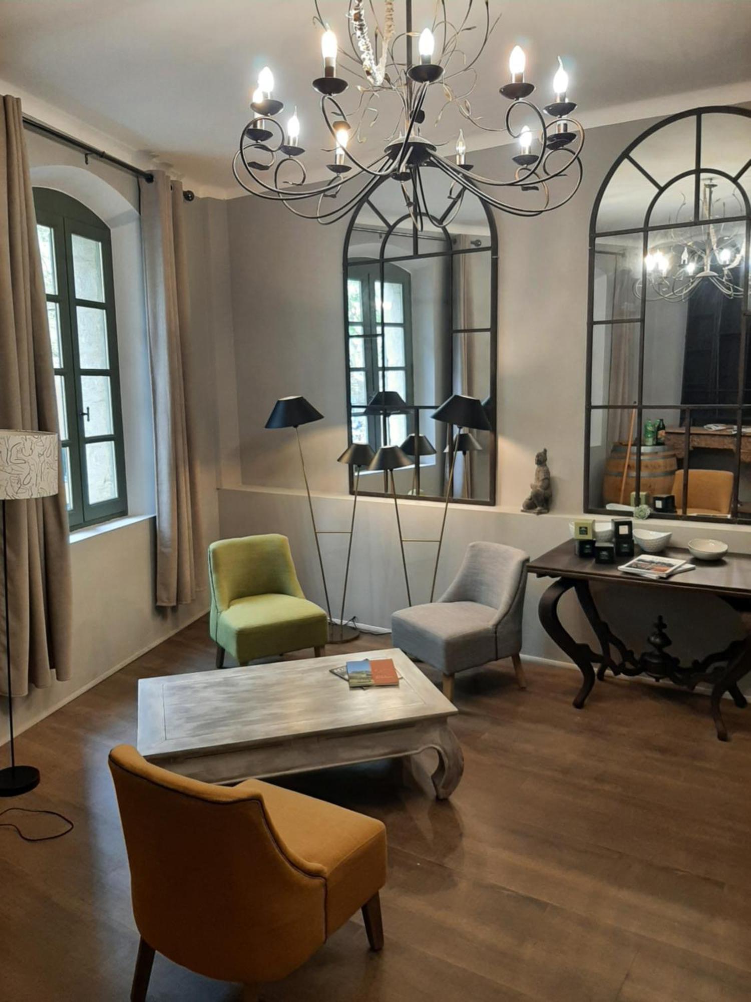 Une Chambre A Юзес Екстер'єр фото